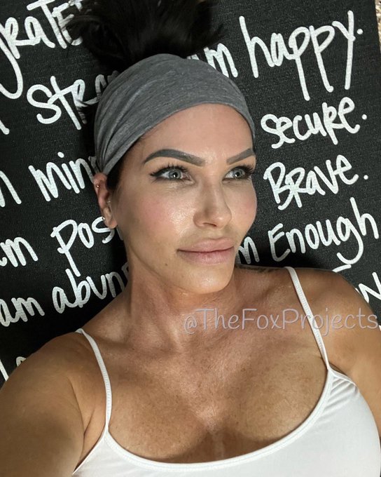 I&rsquo;m working on a game plan!!! West Coast trip in the works. I want to look my very best. Therefore a<a href="/tag/round2"class="tags"><span>#round2</span></a><a href="/tag/sweatsesh"class="tags"><span>#sweatsesh</span></a><a href="/tag/icandothis"class="tags"><span>#icandothis</span></a><a href="/tag/makingplans"class="tags"><span>#makingplans</span></a><a href="/tag/garageworkouts"class="tags"><span>#garageworkouts</span></a>