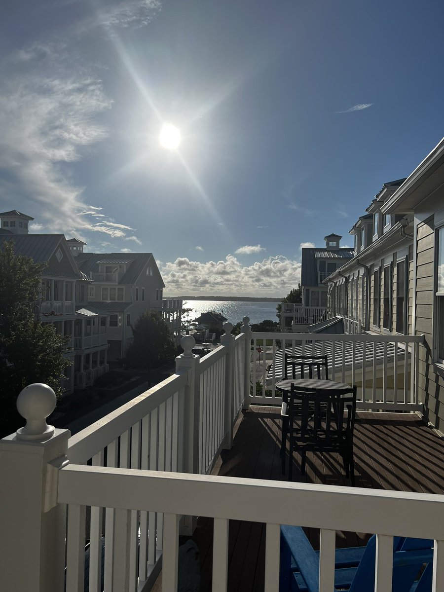 BuchwaldHelene's tweet photo. Loving life. @ocmd @ocmdsunset https://t.co/ytNZ3JyUHa