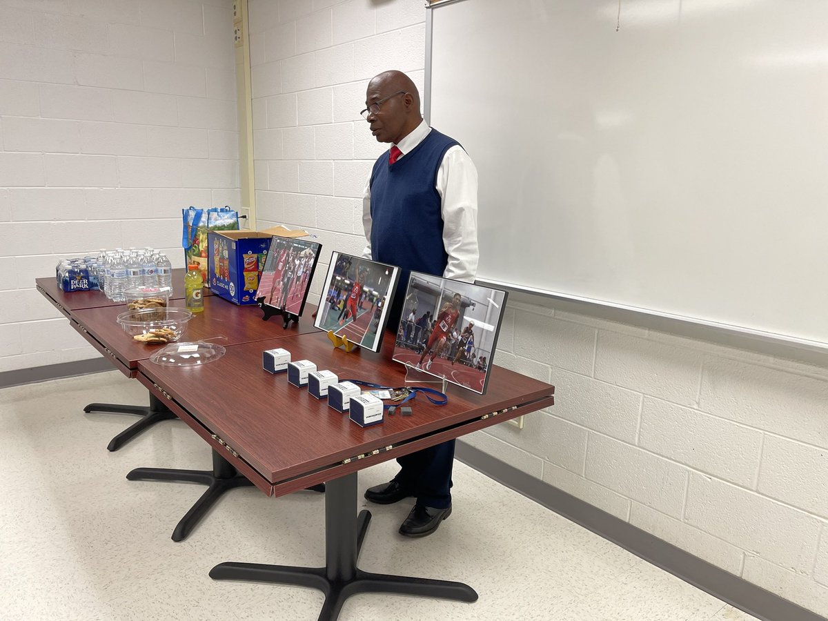 annandaletrack's tweet image. 🅰️Ring Ceremony, Well done @MilesLanham1 🅰️ State Indoor Triple Jump Champion! We haven't had many of these, only 3 in the last 15+ years. So proud of him. Great accomplishment w/ more work to do. #atomnation @AtomsAthletics @julianscarbrou1 @AtomsBoosters