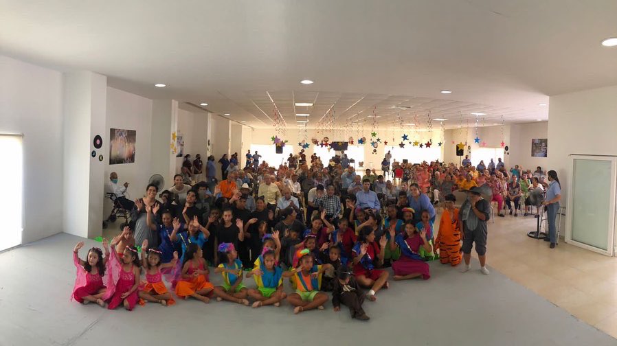 dif_tam's tweet photo. Como parte de las actividades del festejo del Día del Abuelit@, las y los niños de la Casa Hogar del #DIFTam presentaron el musical “El Libro de la Selva”,además de convivir y celebrar su día con las y los residentes de la Casa Hogar del Adulto Mayor. #CdVictoria #Tamaulipas https://t.co/lW9UD2Vs4O