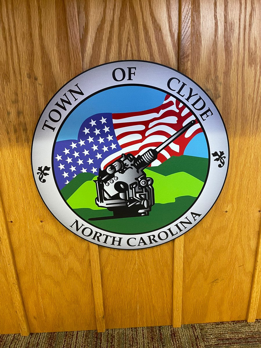 MitchellsMayors's tweet photo. #Clyde, NC has an anti-aircraft gun in the center of town… HOW AWESOME! Mayor Jim Trantham is a true blessing to this town, having helped to rebuild and rehouse so many people affected by a major flood years ago. His father was and still is his biggest hero! #mitchellsmayors #nc https://t.co/uTrdv1gH2W
