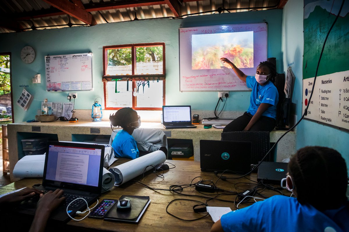 Girls Who Click tweet media