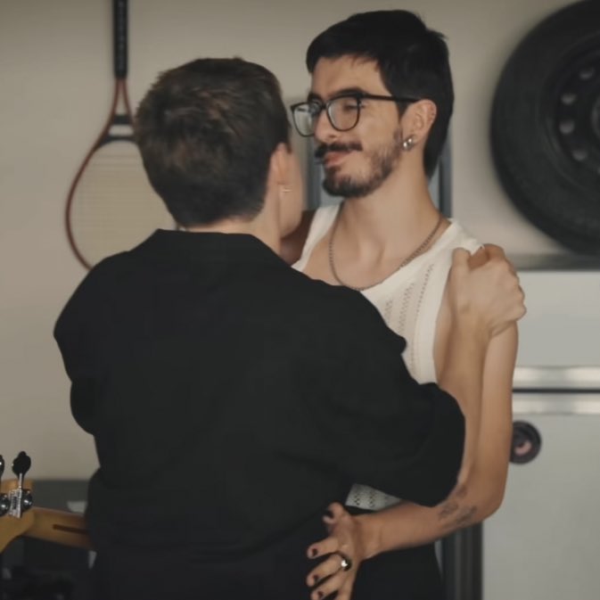 moratify's tweet image. ayuda los amo tanto 😭