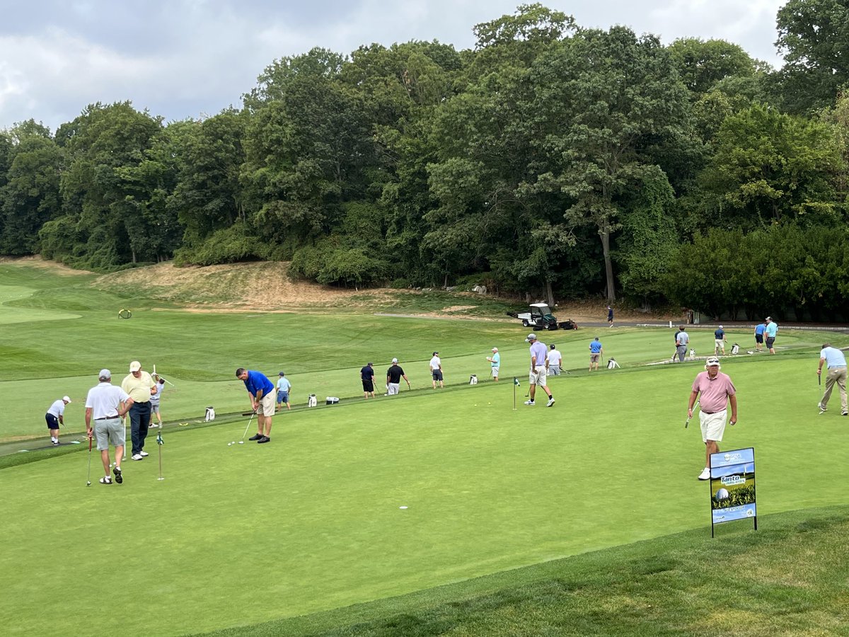 MetGCSA's tweet photo. Spectacular day at The Apawamis Club hosted by Mike McCormick for ⁦@MetGCSA⁩ Poa Fundraiser for ⁦@NYSTurfgrass⁩. https://t.co/NqxTizHyNo