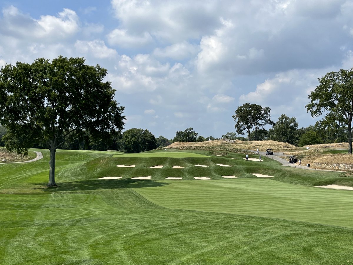 MetGCSA's tweet photo. Spectacular day at The Apawamis Club hosted by Mike McCormick for ⁦@MetGCSA⁩ Poa Fundraiser for ⁦@NYSTurfgrass⁩. https://t.co/NqxTizHyNo