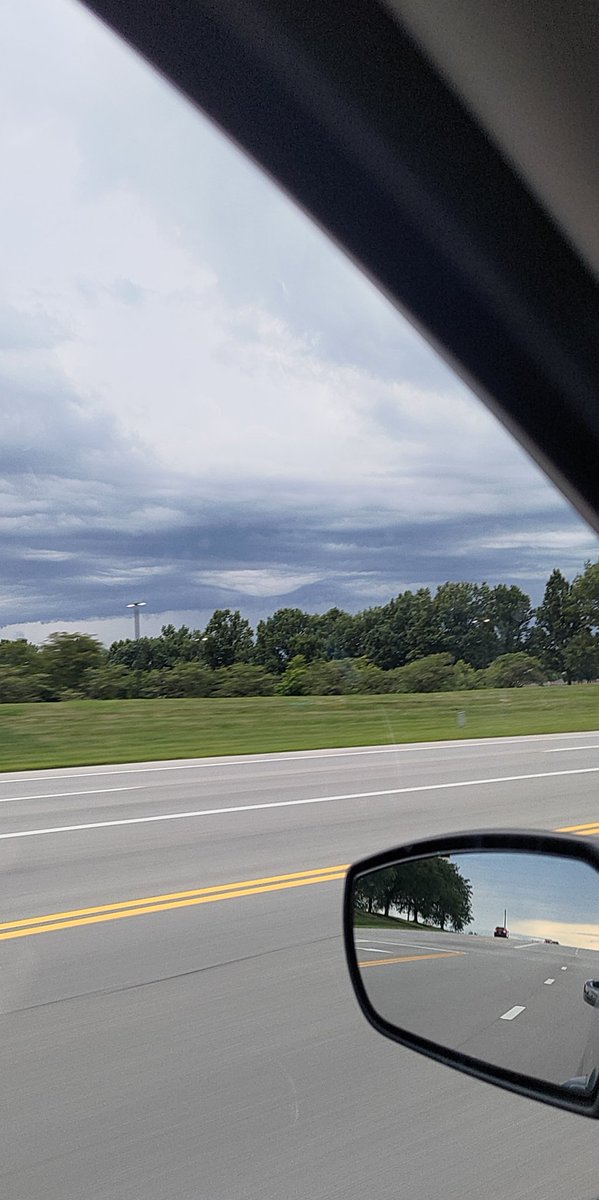 MissErinOSU's tweet photo. Never seen a cloud quite like this one... It almost looks like a bowl got pushed into the top of the clouds. Hope it's not a bad sign! @MVrydaghsWHIO @StormCenter7 https://t.co/IwVffITuOY