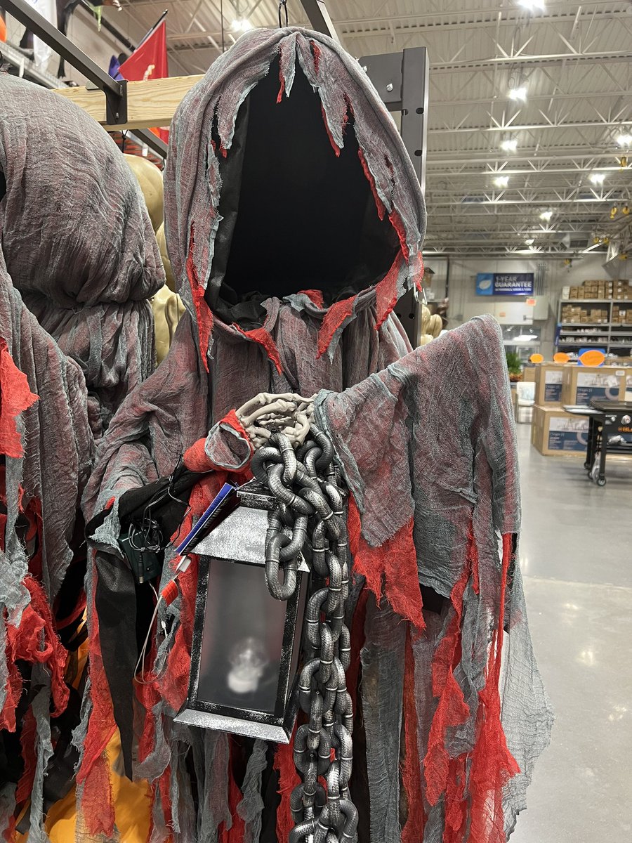 mtgectoplasm's tweet photo. @NikachuMTG @SpiritSquadMTG @remf_mtgo @TolarianCollege As a Spirit content maker, should I pick up this Rattlechains for the background for my show? #NoBooSheet https://t.co/Jn6kIMP5Up