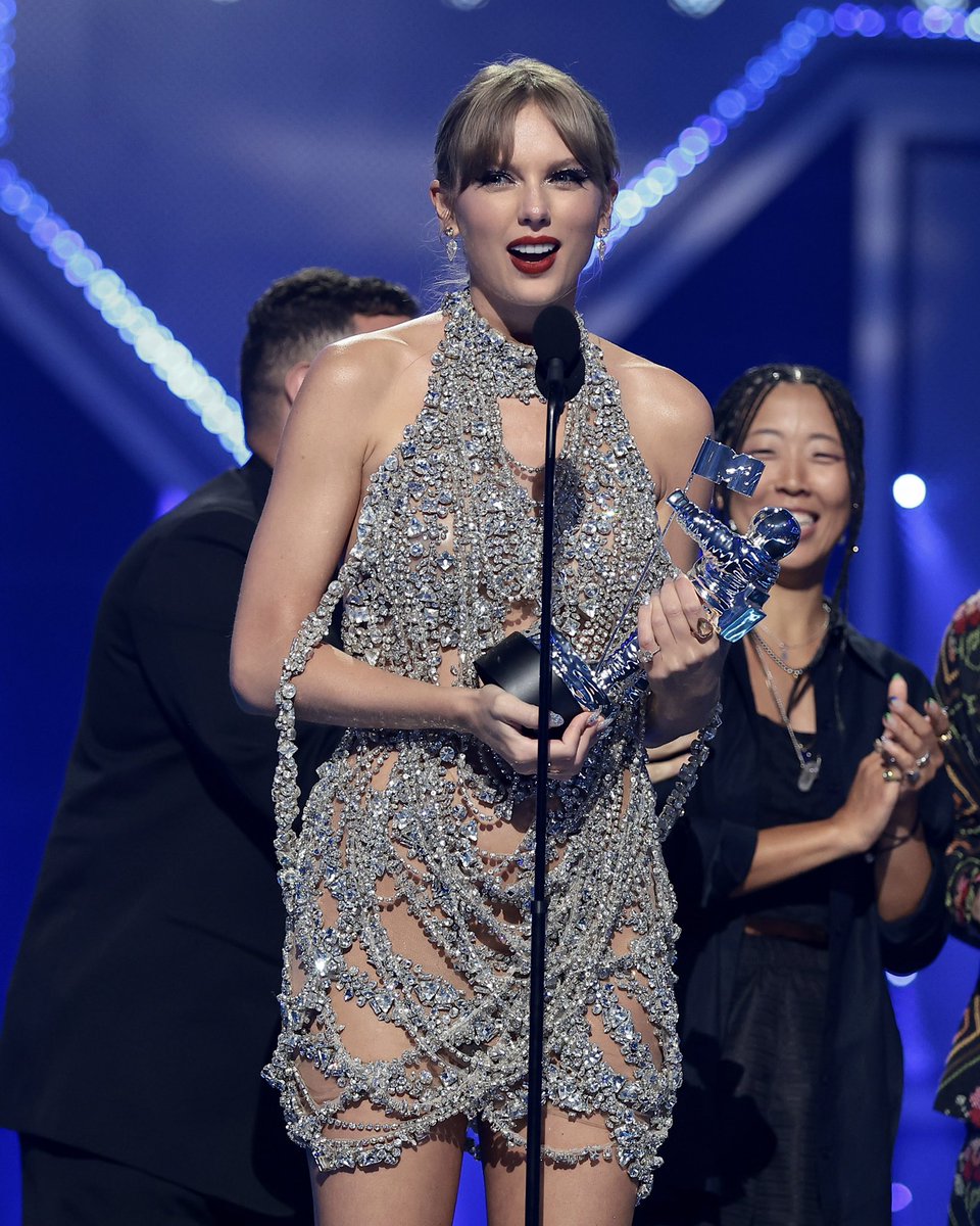 Top story: @OscardelaRenta: 'Congratulations @taylorswift13, who won the MTV Music Video Awards for Best Video of the Year and Best Long Form Video for “All Too Well: The Short Film.” #VMAs #odlrredcarpet ' , see more tweetedtimes.com/v/20502?s=tnp