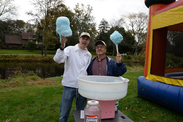 DemarestNature's tweet image. #Craft Show at #Oktoberfest is Saturday, October 8th from 10am - 5pm at the Demarest Duck Pond. Please #SaveTheDate.   #familyfun #crafts #canoerides #fundraiser