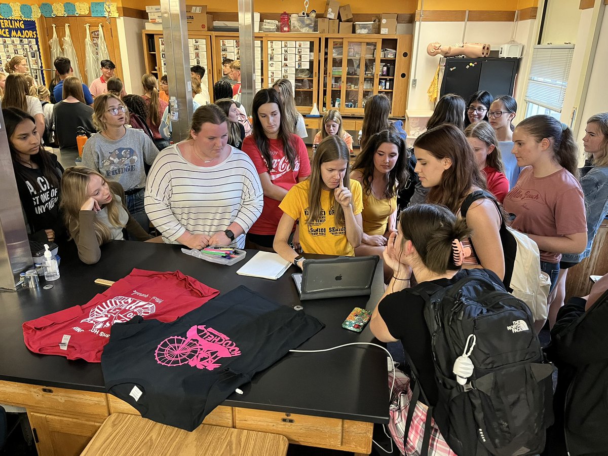sterling_stuco's tweet photo. Whoa!! We had 65 members at our first meeting today 🤯 We can do even more great things with such a large number of students! Hope to see you at the next one on Monday, September 12!! #joinstuco #hocoprep #miaminightclub https://t.co/7NONLMtvwd