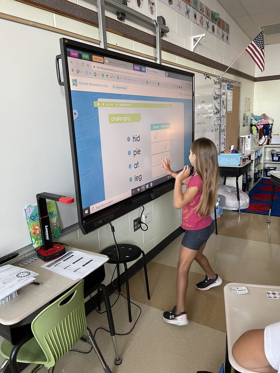 kcowdenbp's tweet photo. Today we practiced our “closed” vs “not closed” syllables from our first HD Word unit! The kids are loving how interactive this phonics program is!
#GrowingGreatness https://t.co/TFtfJcw4Em