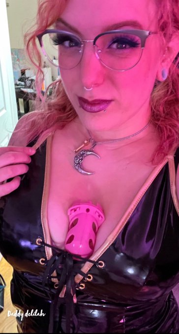 You know that pathetic thing needs to be locked and I need more keys on my necklace 😈  @lockedinlust<a href="/tag/theviceexposed"class="tags"><span>#theviceexposed</span></a>