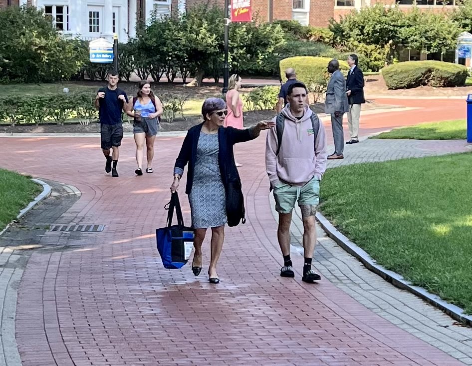 Great Opening Day at the College of Business ⁦<a href="/WNEUniversity/">Western New England University</a>⁩! Welcome to our new Business GBears! Dean Costanzo and Professor Schoonmaker lending a hand. So proud of our CoB team. #bestinbiz
