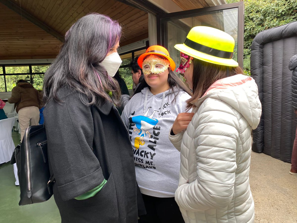 MDSValparaiso's tweet photo. 👉Seremi @cecarrami asistió al cierre del taller “Rompiendo barreras”, una obra de teatro que la oficina de la diversidad funcional de @quilpueciudad concretó con el apoyo de las familias de #Aspade y gracias al Fondo Nacional de Proyectos Inclusivos (FONAPI) de @senadis_gob 💪💪 https://t.co/6zuWbHqFd4