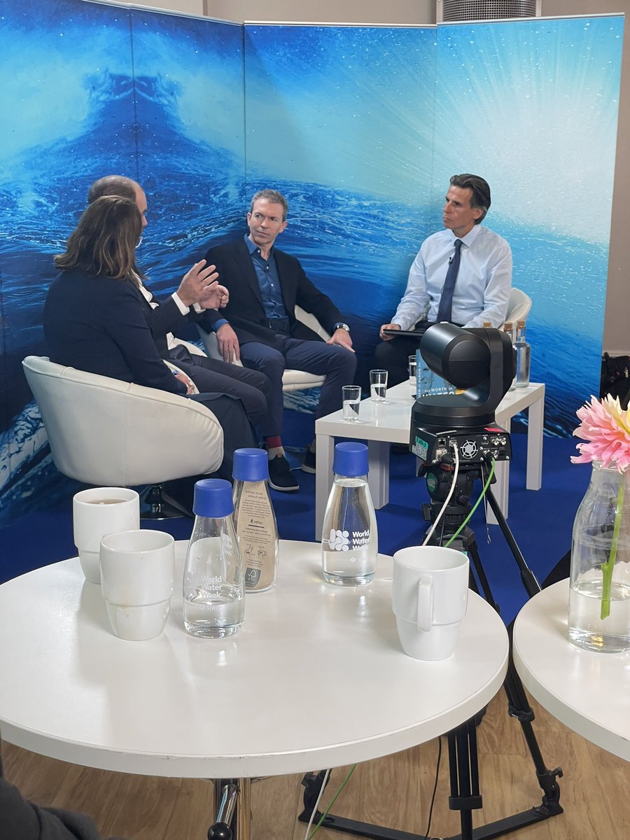 onewater_blue's tweet photo. #WorldWaterWeek2022 💧 moments, featuring #WaterSciencePolicy in #Stockholm 🇸🇪
Sessions such as “The Worth of Water”, a book by #GaryWhite and #MattDamon (our #NeptuneTalks 🎙 podcast with author Gary White available at https://t.co/eKRdkEsb20). And talks 💬 with @BancoMundial. https://t.co/Ad1HCJKedH
