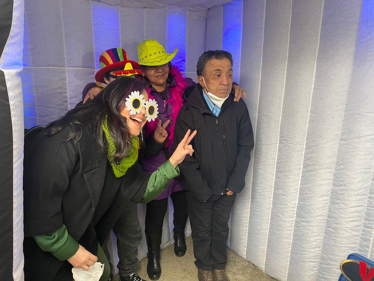 MDSValparaiso's tweet photo. 👉Seremi @cecarrami asistió al cierre del taller “Rompiendo barreras”, una obra de teatro que la oficina de la diversidad funcional de @quilpueciudad concretó con el apoyo de las familias de #Aspade y gracias al Fondo Nacional de Proyectos Inclusivos (FONAPI) de @senadis_gob 💪💪 https://t.co/6zuWbHqFd4