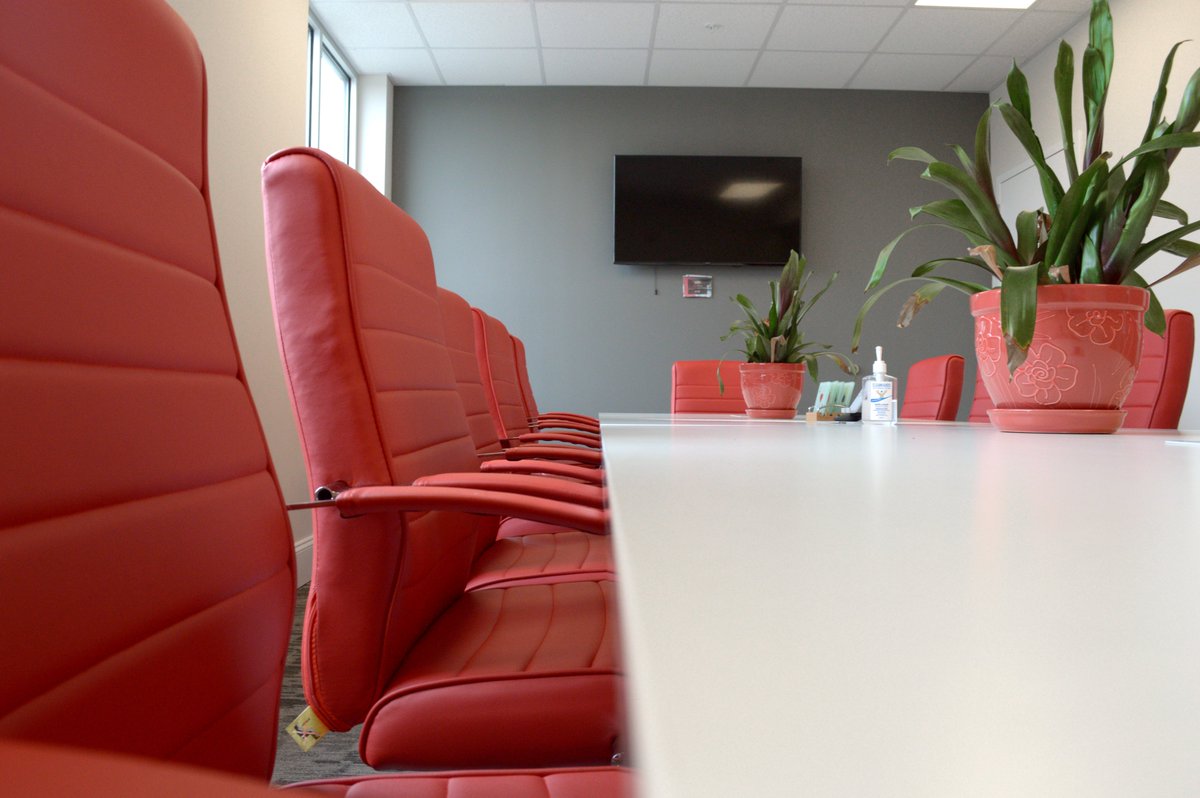 PivotWork's tweet photo. Meet with clients and colleagues in style!
Our Clarksville conference room offers a large space for group meetings with all the amenities you need to make your next meeting a success:
https://t.co/u6aF4qiXGi
#pivotworkspaces #coworking #clarksvillecommons #conferenceroom https://t.co/5oshiL8Vbl