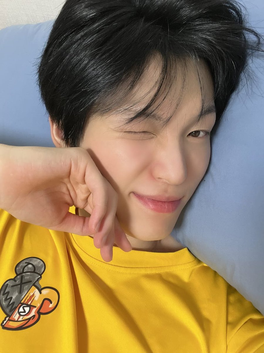 npomvtt's tweet photo. ODEIA POBRES! Heechan do DKB fez um post dizendo que se suas fãs quiserem ver fotos dele, é para elas assinarem seu bolha (app privado de mensagens) #DKBnoBRASIL https://t.co/IEtjJcQ1p2