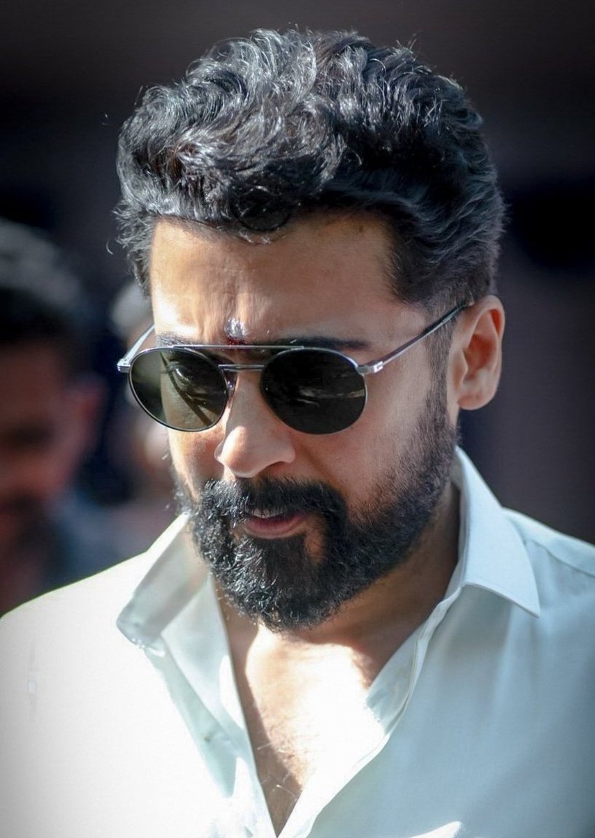 DeepalTrevedie's tweet photo. No one can beat @Suriya_offl 
Glad that #SooraraiPottru is being remade in Hindi 
But sad that @akshaykumar will be playing #Suriya. 
Too old 
 #VickyKaushal would have been a better bet. Who else could have done justice to #Suriya ?
Nope, done tell me #SalmanKhan. No oldies pls! https://t.co/kYGThBAdIh