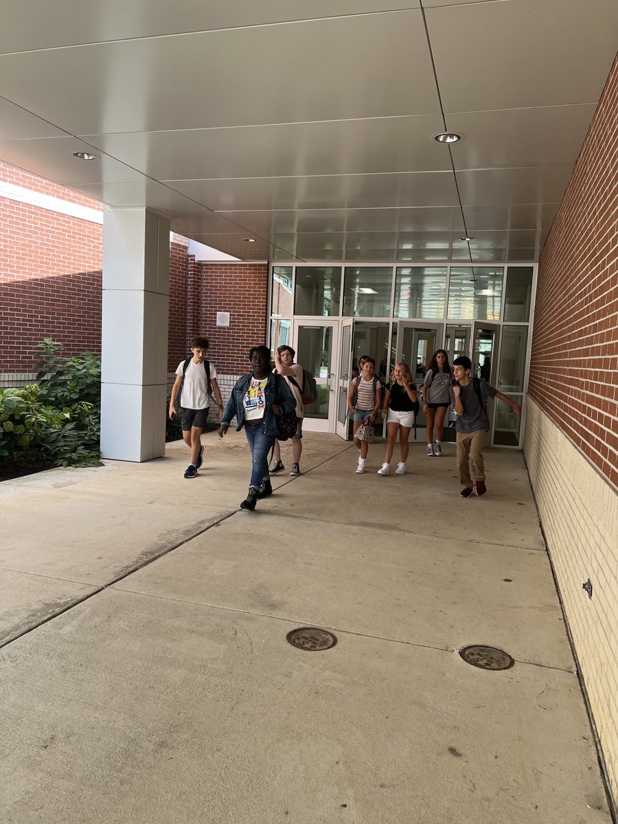 JBMS_WJCC's tweet photo. Day 1 SY 2022-23 is in the books and it was awesome. #powerintheweb #wearewjcc https://t.co/NnmlrDR2yF