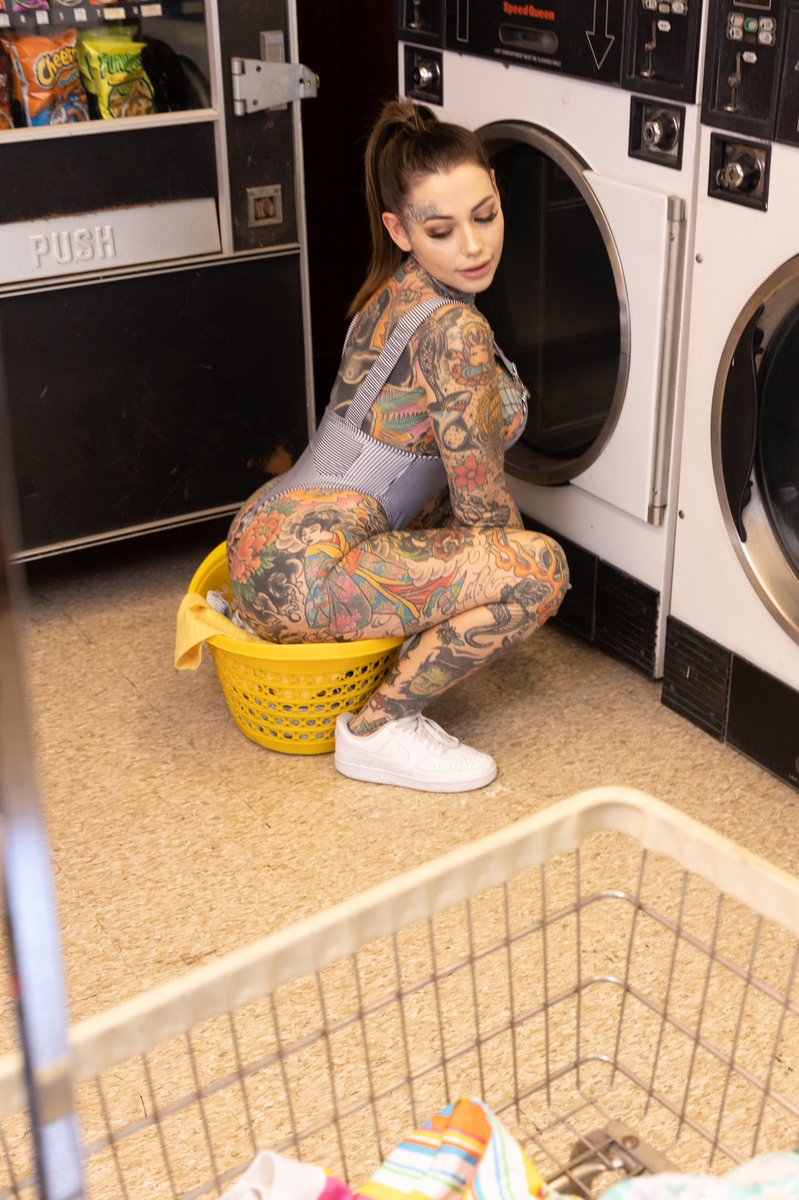 TigerlillyX's tweet photo. Sort of looks like I’m about to poop in the basket 💁🏻‍♀️ https://t.co/fwBs2MniFS