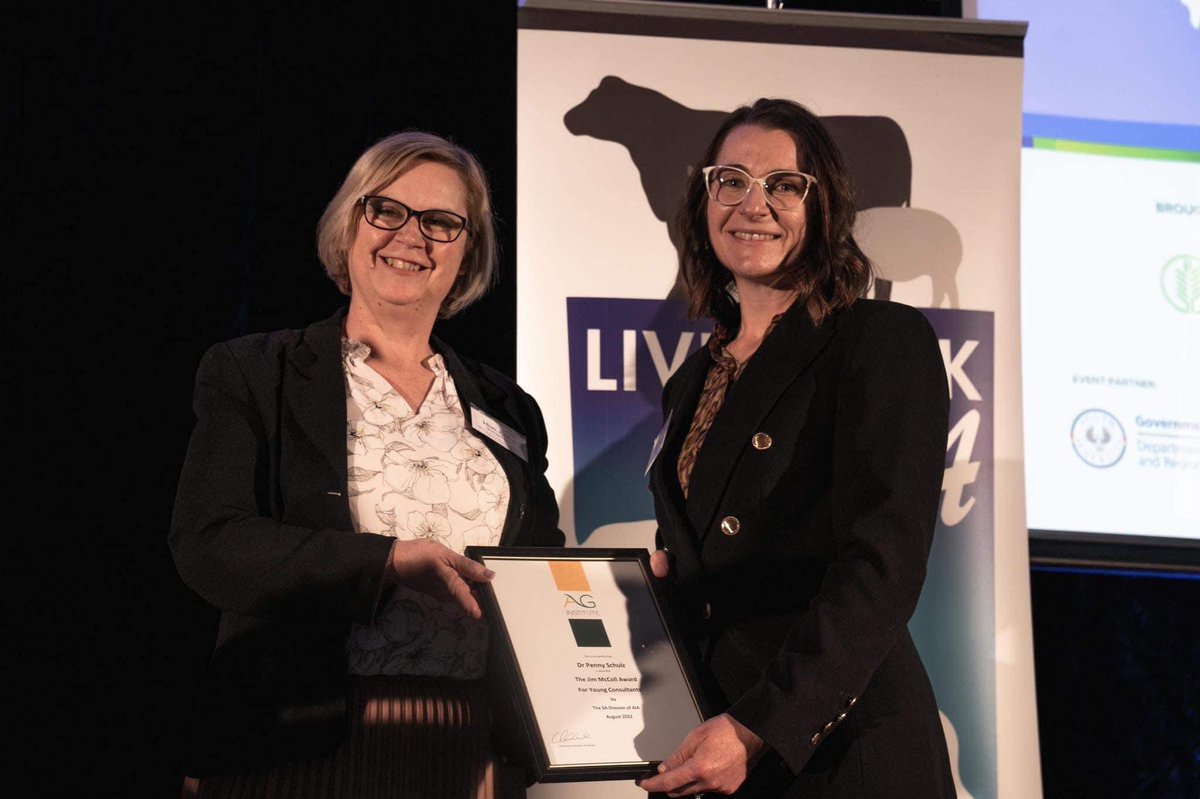 Last night I was both proud and humbled to have won the Jim McColl <a href="/AgInstituteAus/">Ag Institute Aus</a> Young Ag Consultants Award! Thank you Minister <a href="/ClareScriven/">Clare Scriven MLC</a> for presenting the award at the #GrowingSA dinner <a href="/Livestock_SA/">Livestock SA</a> <a href="/GrainProducerSA/">Grain Producers SA</a> <a href="/SA_PIRSA/">PIRSA</a> @RavenLimousin