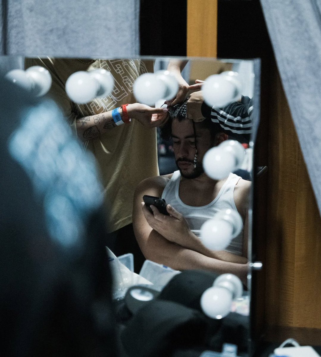 badbunnyontour's tweet photo. BACKSTAGE PIC OF BAD BUNNY 🤍 https://t.co/j0RVb5A7Hq