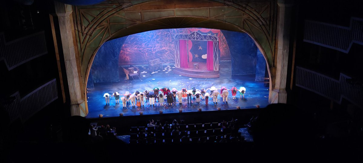 KweenPhi's tweet photo. AKO’Y MULA SA BUWAN! 🌛 

AHEB STREAMING PAPUNTA SA BUWAN, ITO NA ANG SIMULA! TULOY TULOY NA 'TO 🥺🎭💖 

Sanlibong salamat sa pagdala sa amin sa buwan 🌙✨

Mabuhay ang Teatrong Pilipino 🎭🇵🇭

@MulaSaBuwan @phipalmos
@gabpangilinan @DJMYKEsalomon @phifan_

#MulaSaBuwan2022 https://t.co/7yz9UhFXLs