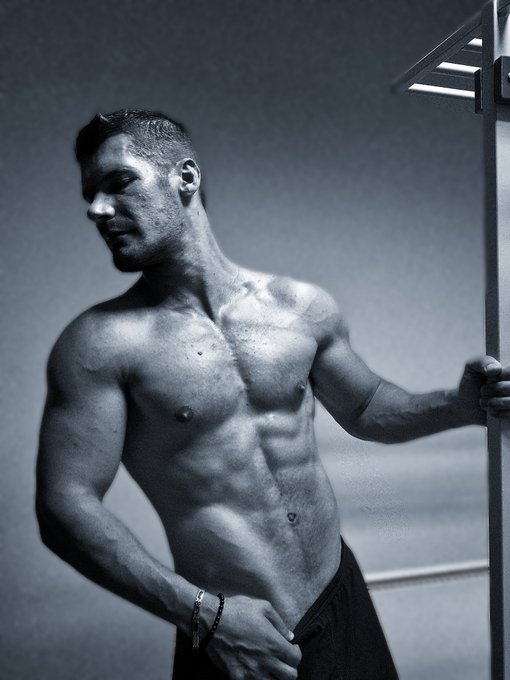 Actuellement 83kg  Quand l &eacute;t&eacute; sera termin&eacute; je pr&eacute;vois une prise de masse https://t.co/1DLcKVaVCW