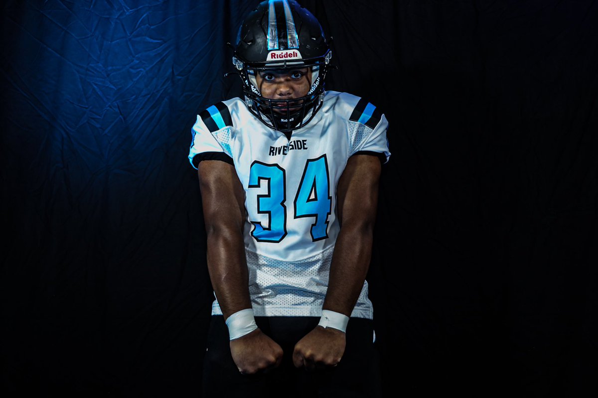 Primetime21BAH's tweet photo. Here are a few more photos from this weekendโs footage shoot with the Riverside High School Football team! #CLONEUP https://t.co/E2w1vtBWd4