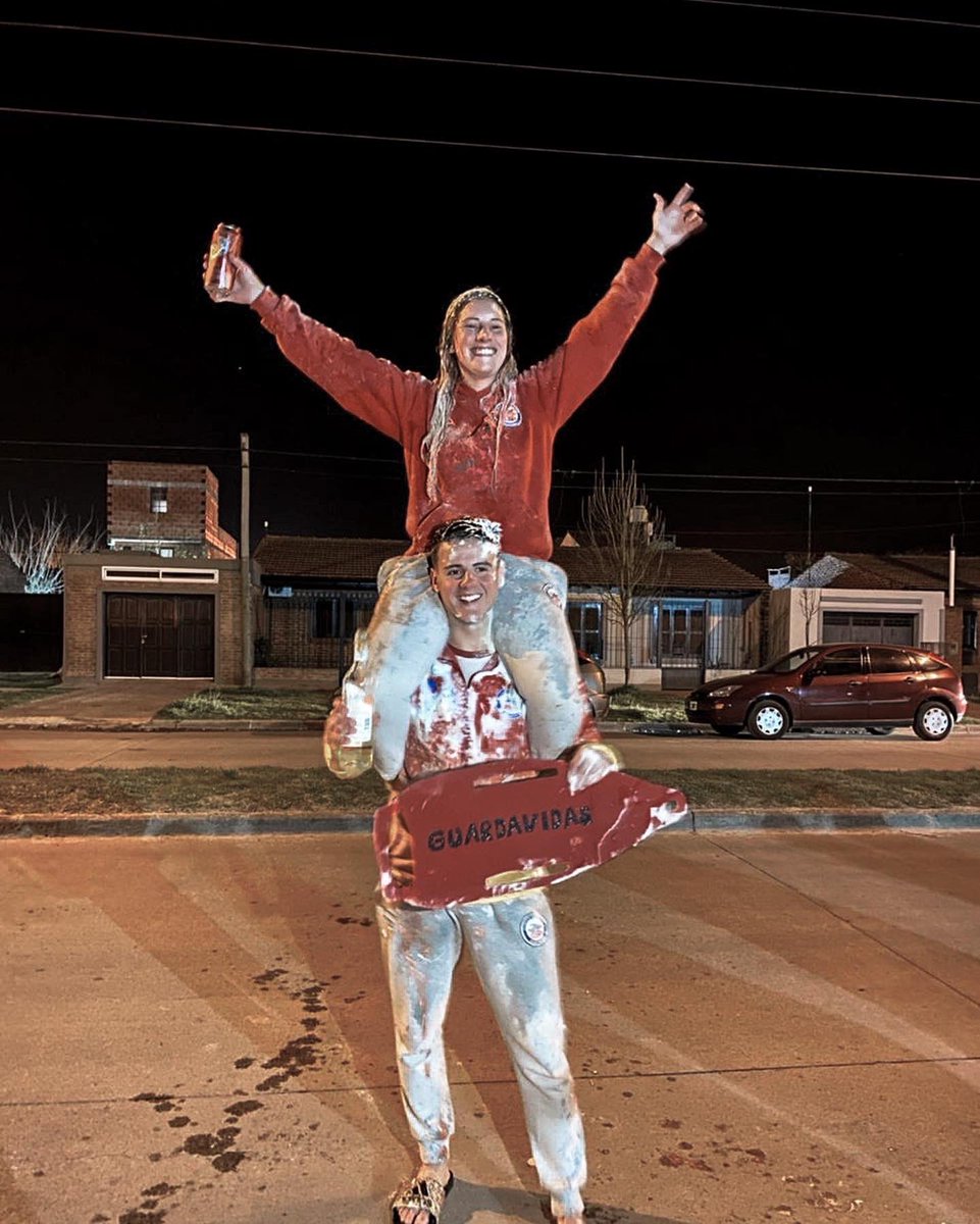 CamiloCriado's tweet photo. Otro 27 de logros y que mejor q con vos amiga 🤍🎓
27/04/21.                        27/08/22 https://t.co/vGUHlLFalz