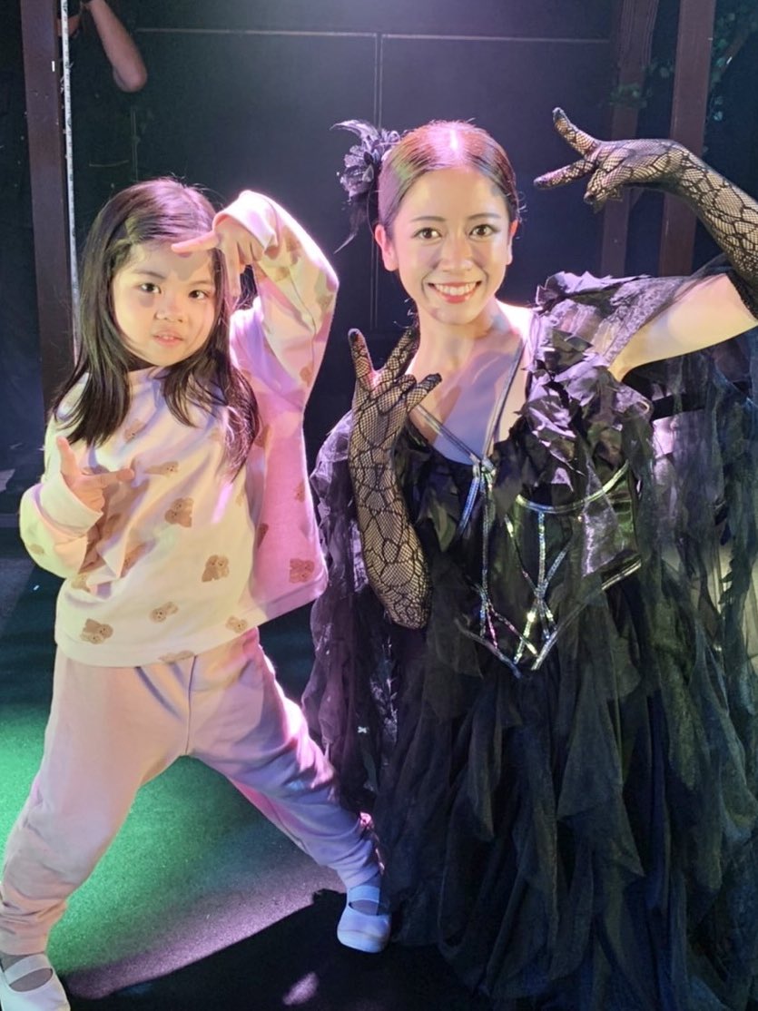 AltmoOn's tweet photo. 載せたい写真が多すぎる！
感謝の気持ちが多すぎる！
今回は皆さんに支えられて助けられて乗り越えられた！
コロナ禍じゃなかったら、みんなでお稽古見あって、もっと沢山の物を得られたんだろうな…！
またどこかで共演したい方ばかり。
本当にありがとうございました🧚🏻‍♀️💓

#ノーデイ夏夜 https://t.co/QBe8cJPuxc