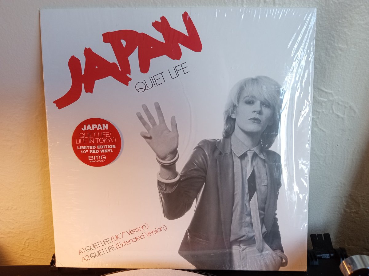 NaviOknehsok's tweet photo. @KbusyM it came, it came ! Limited edition 10 inch red vinyl. #Japan #LifeInTokyo #QuitLife 
I am happy now 🥳🥂 🍾 ✨💕 https://t.co/5mMSLf2fqz