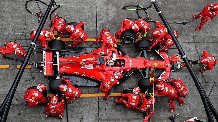 yukinnomin's tweet photo. nomin mini au // outside the racetrack

where ferrari’s strategist and pride, na jaemin, is a huge lee jeno fanboy (lee jeno, as in, mclaren’s driver and jaemin’s team’s rival) https://t.co/0pWwtnYnix