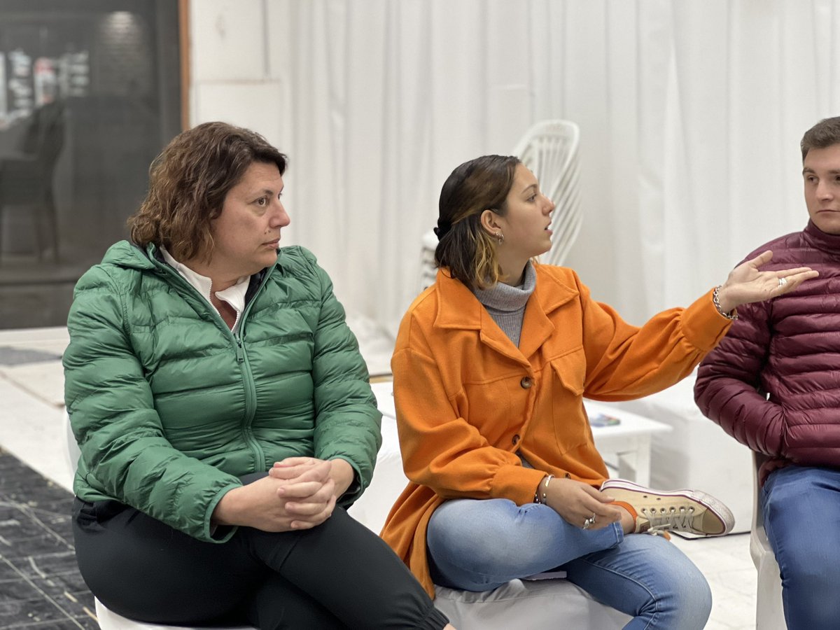 UnidosPorMJ's tweet photo. ¡Hoy es noche de juventudes! 🕺💃
Nos reunimos con los jóvenes de la lista a seguir desarrollando #propuestas que contribuyan a mejorar la calidad de vida de las #adolescencias y adultez temprana.

🧡💪🏼 Estamos #Unidos para que la #juventud consiga todo su #potencial. https://t.co/lGeN951hyL