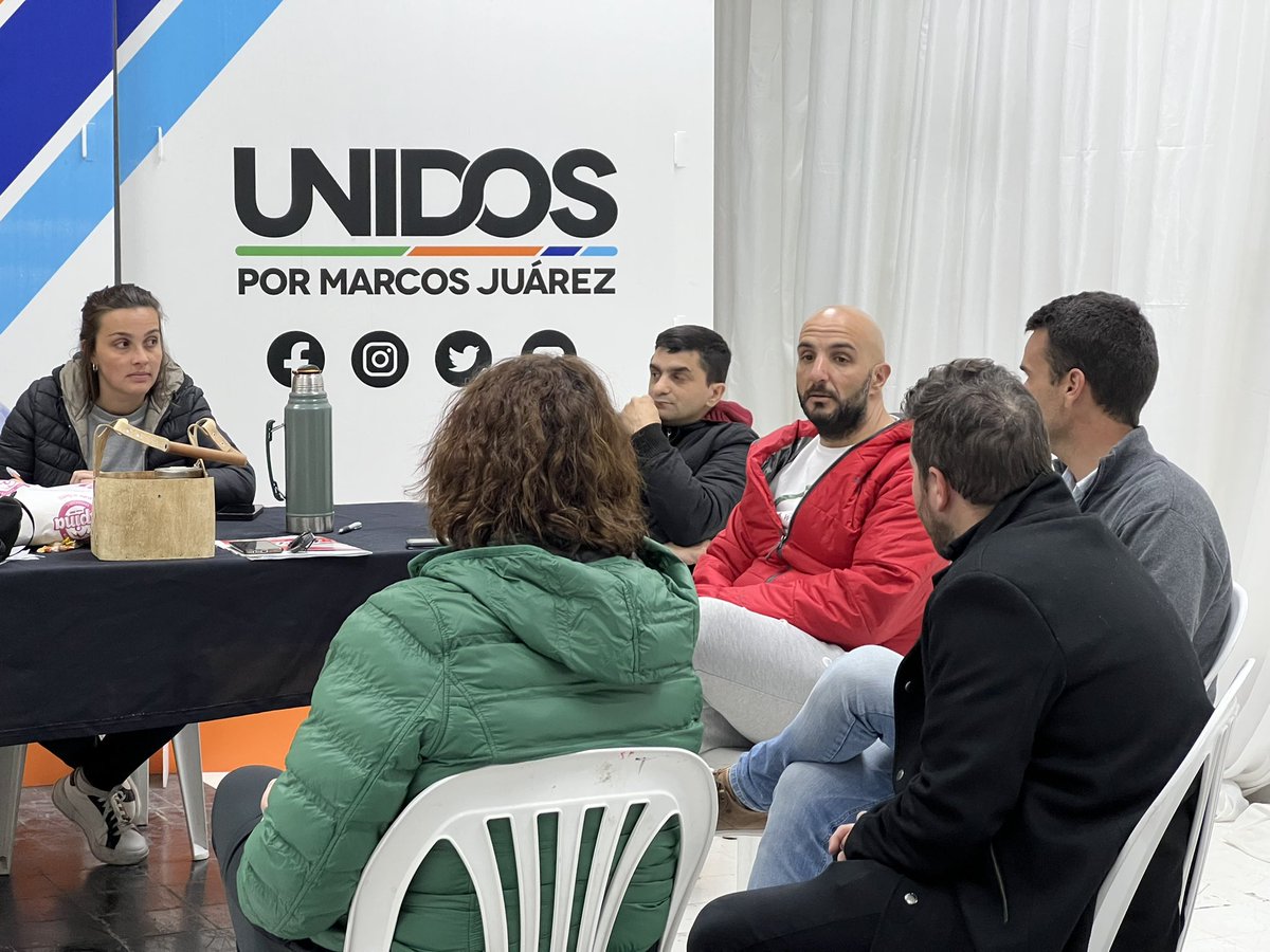 UnidosPorMJ's tweet photo. ¡Hoy es noche de juventudes! 🕺💃
Nos reunimos con los jóvenes de la lista a seguir desarrollando #propuestas que contribuyan a mejorar la calidad de vida de las #adolescencias y adultez temprana.

🧡💪🏼 Estamos #Unidos para que la #juventud consiga todo su #potencial. https://t.co/lGeN951hyL