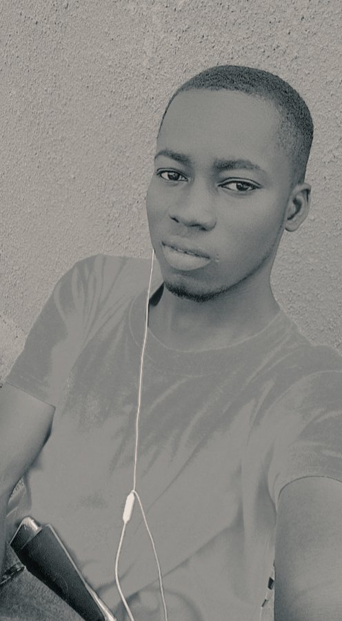 BDembeele's tweet photo. On a tous un secret qu'on ne veut partager avec personne depuis là tu dois comprendre que l'être humain est imparfait alors arrêtons de chercher chez les autres ce qu'on  a pas 😊🥰 
Admettons-nous et aimons-nous vivant ❤️ https://t.co/ugwKAjChb7