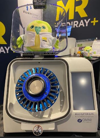 MedirayNZL's tweet image. Our cheeky Kākāpō is sitting with some high-tech lab equipment 👀@PerkinElmer 
#QRW2022 #Omni #homogeniser