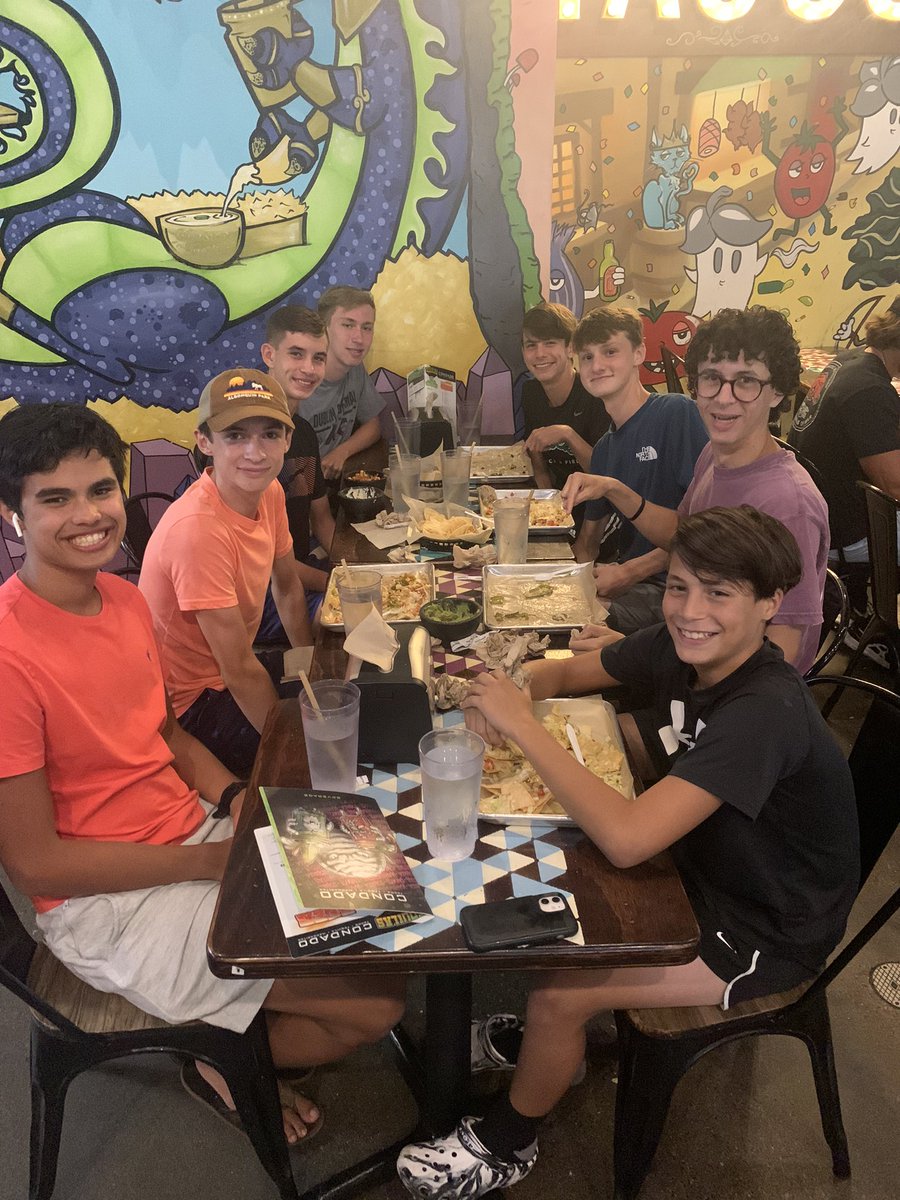 XC_DAD's tweet photo. 🌮 Taco Monday 🌮 Great night supporting @coffmanboysxc. Great food but better friends! #nohealstrikes #Sofull #cleanplates @condadotacos https://t.co/vZPZ94dKmm