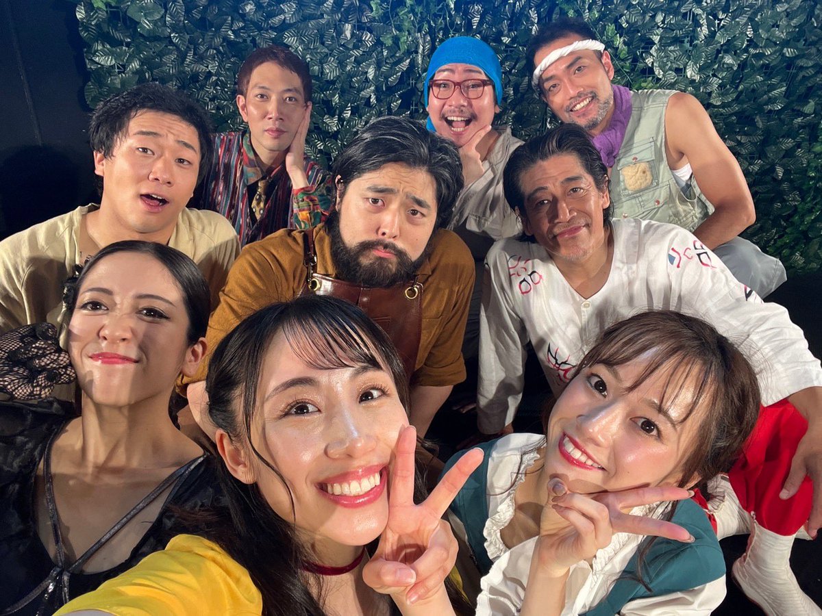 shima0126shima's tweet photo. あれま。
いつの間に終わったのよ。
#ノーデイ夏夜 無事終演致しました。
各々が各々のやるべきことをちゃんとやっていて素敵な座組みでした。
ちゃんとそれに見合った評価も頂き大変嬉しく思います。

写真は顔がほぼ出てない劇中劇。
美人とおじさん達。ことちゃんとおじさん達の三本です。 https://t.co/4VM10bRoKH