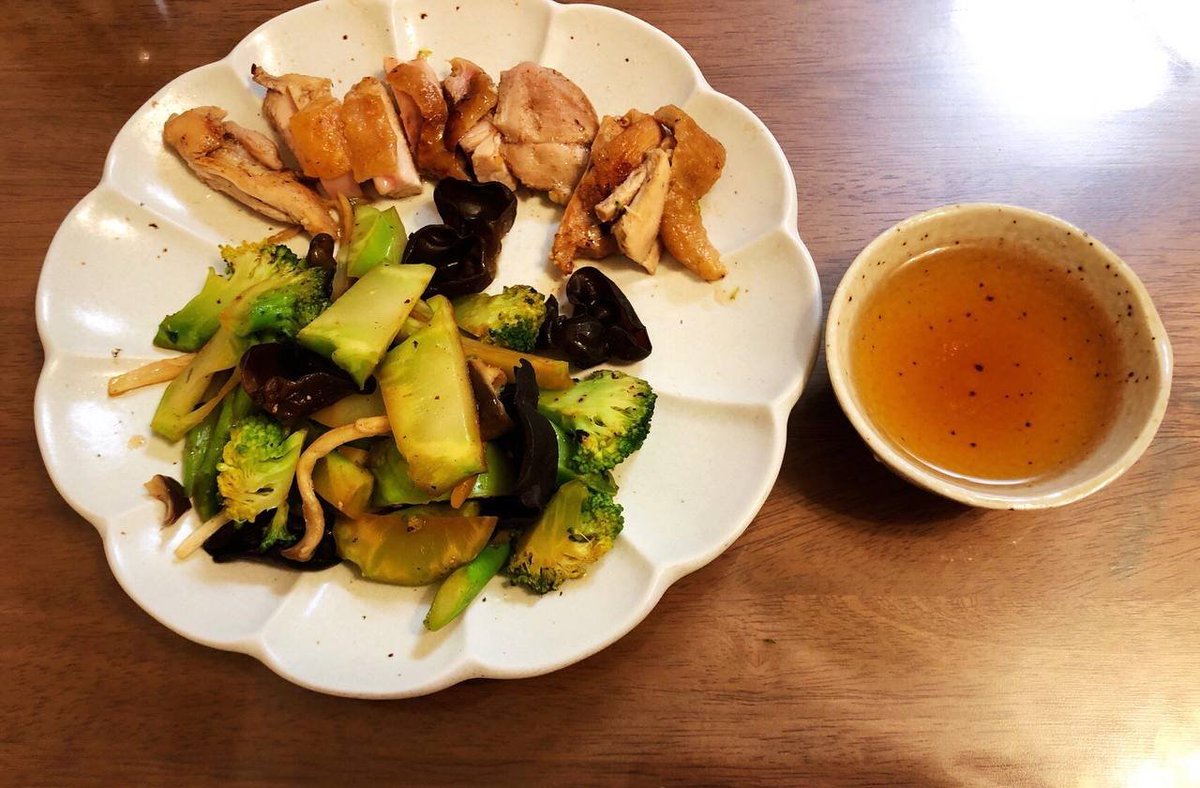 cryptogirl0728's tweet photo. Chicken paired with nutritious broccoli keeps me healthy and perfect to end the day, relax and enjoy the night 😋😋 https://t.co/65KDMmLO4E