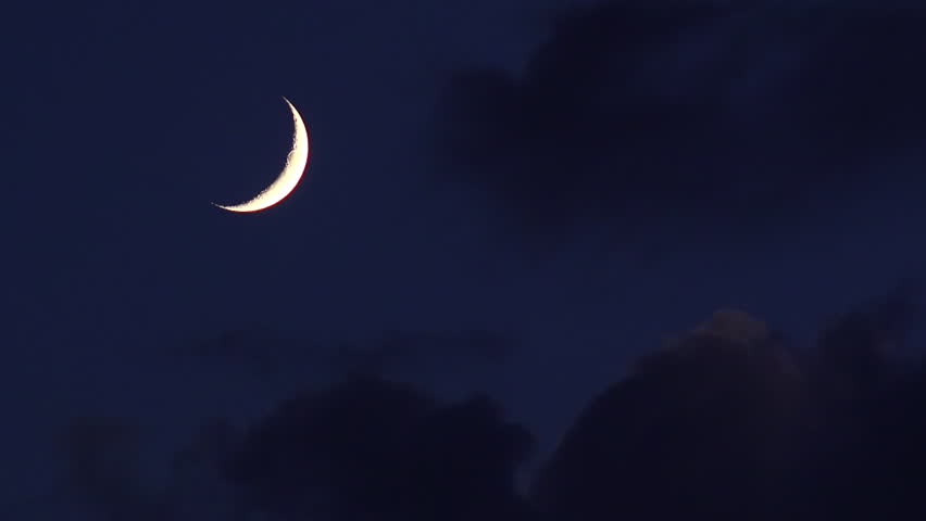 Tonight we have a beautiful crescent moon 🌘