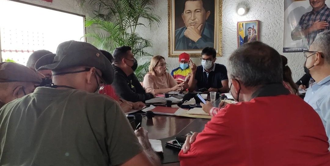 NellyverLugo's tweet photo. 1/2 #29Ago || En reunión del equipo político regional revisamos la extraordinaria jornada de renovación de los líderes en las comunidades del Táchira.
@PartidoPSUV 
@PSUVTachira 
@FreddyBernal https://t.co/1VfKeClC72