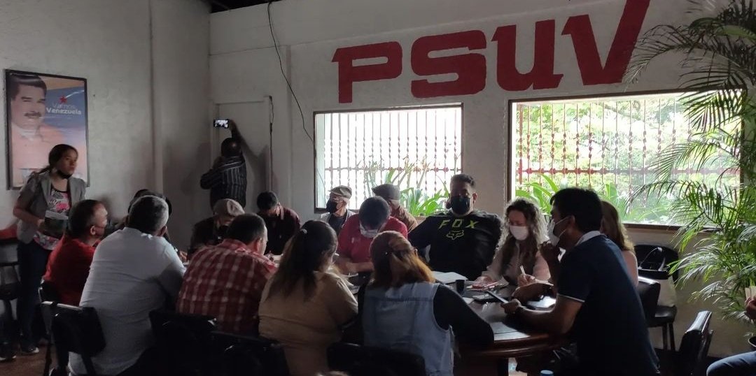 NellyverLugo's tweet photo. 1/2 #29Ago || En reunión del equipo político regional revisamos la extraordinaria jornada de renovación de los líderes en las comunidades del Táchira.
@PartidoPSUV 
@PSUVTachira 
@FreddyBernal https://t.co/1VfKeClC72