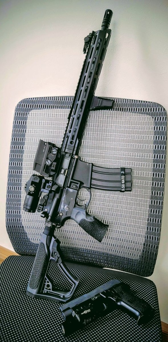 _Gun_Lover's tweet photo. Rt if you love #guns https://t.co/p7jA1sPJec