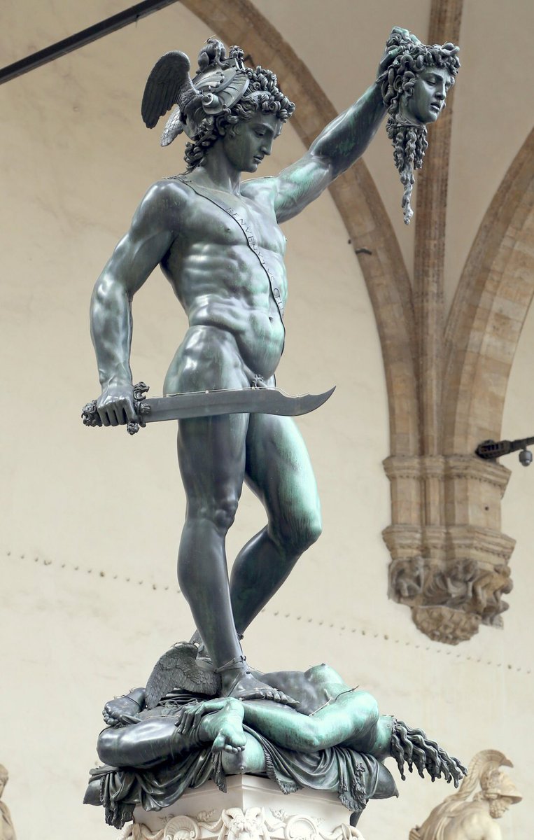 Homosartes's tweet photo. #Perceo con la cabeza de #Medusa es la famosa estatua de #BenvenutoCellini que se encuentra en #Florencia  en la Piazza della Signoria. https://t.co/RIKqUDGCCA