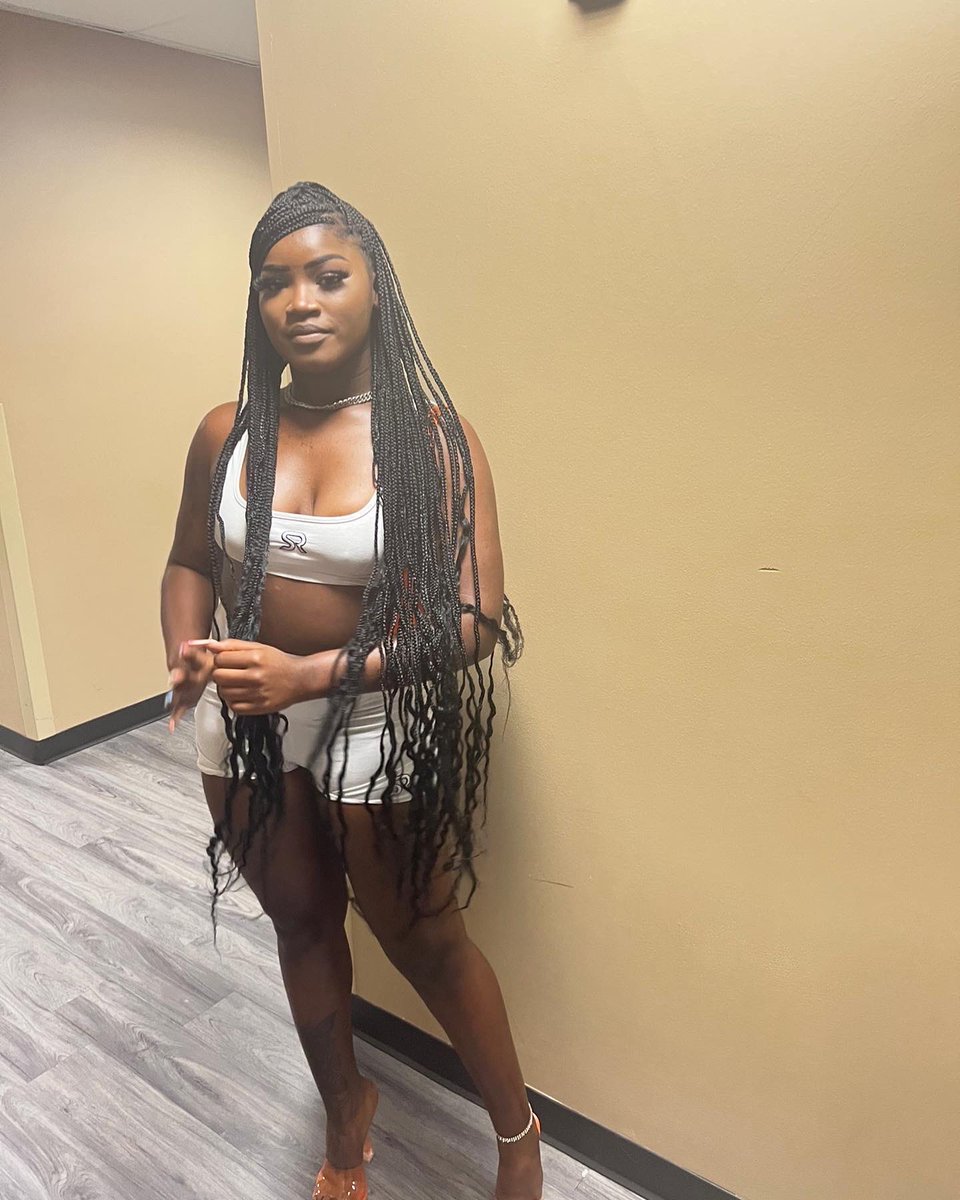 xazandria's tweet photo. I like dark skins , love her melanin 🤎 https://t.co/erxDPPkti2