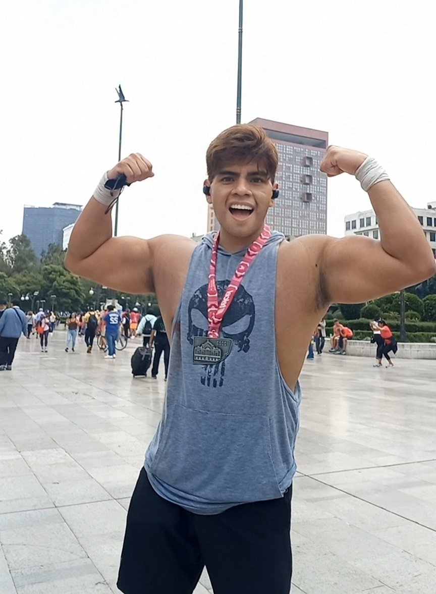 r_carlos_hdz's tweet photo. Ame este maraton☺ #run #runner #running #motivationrunning #motivacion #motivationrunner #runningday #soycorredor #soymaratonista #runningman #instarunners #instarunner #instarun #runlover #runningcommunity #runningclub #medalla #losmamadostambiencorremos #cdmx #MaratonCDMX2022 https://t.co/XYIFcdrYON