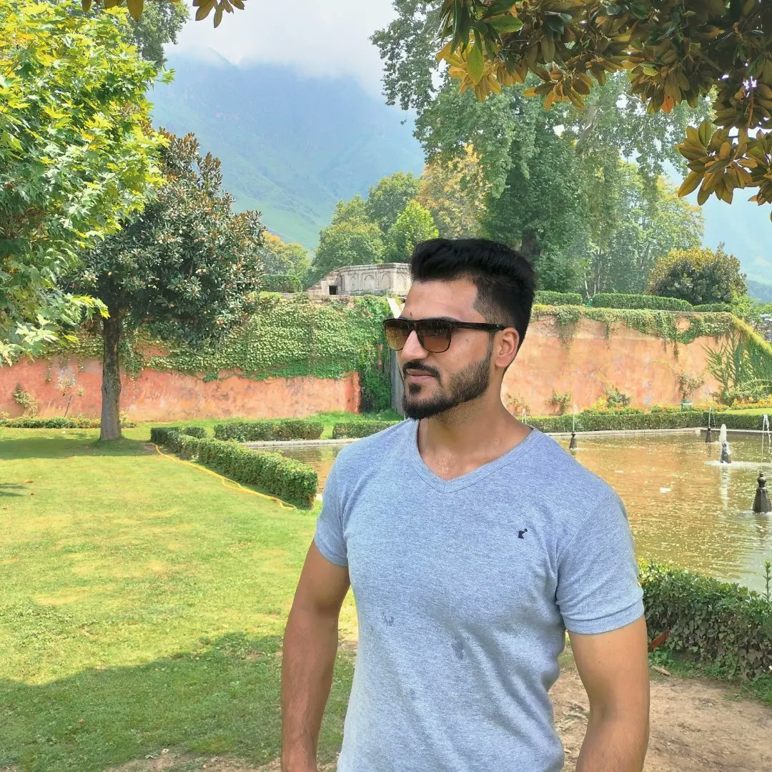 malik____sam's tweet photo. If you suffocate people, they will find peaceful places to breathe in. 
#dal_lake
#Nishat_Garden
#Hazratbal 
#malik__sam https://t.co/ncpDzpiJUe
