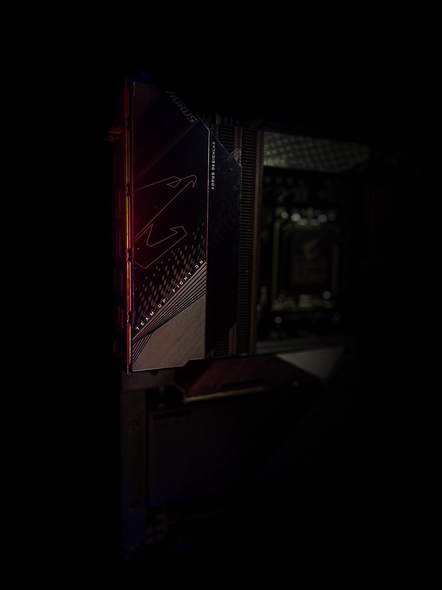 AorusOfficial's tweet photo. X670 AORUS Master 🤩 Just a sneak peek of what's to come 👀
What is everyone's favorite AORUS motherboard (previous gens)? Would love to hear your thoughts!
#AMD #X670 #AORUS #AORUSMaster https://t.co/XbqV2jvfyC